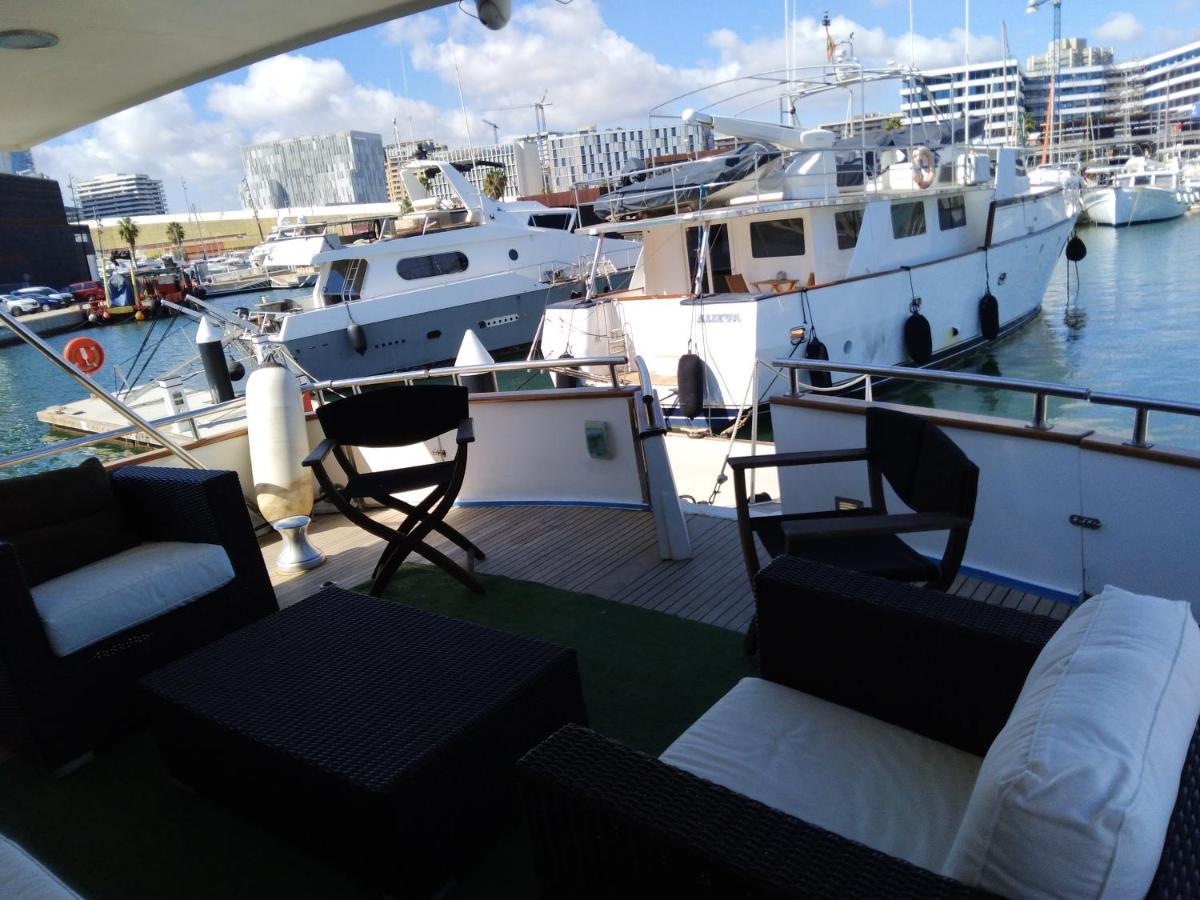 Amazing Boat To Sleep In Barcelona Hotel Sant Adria de Besos Exterior photo
