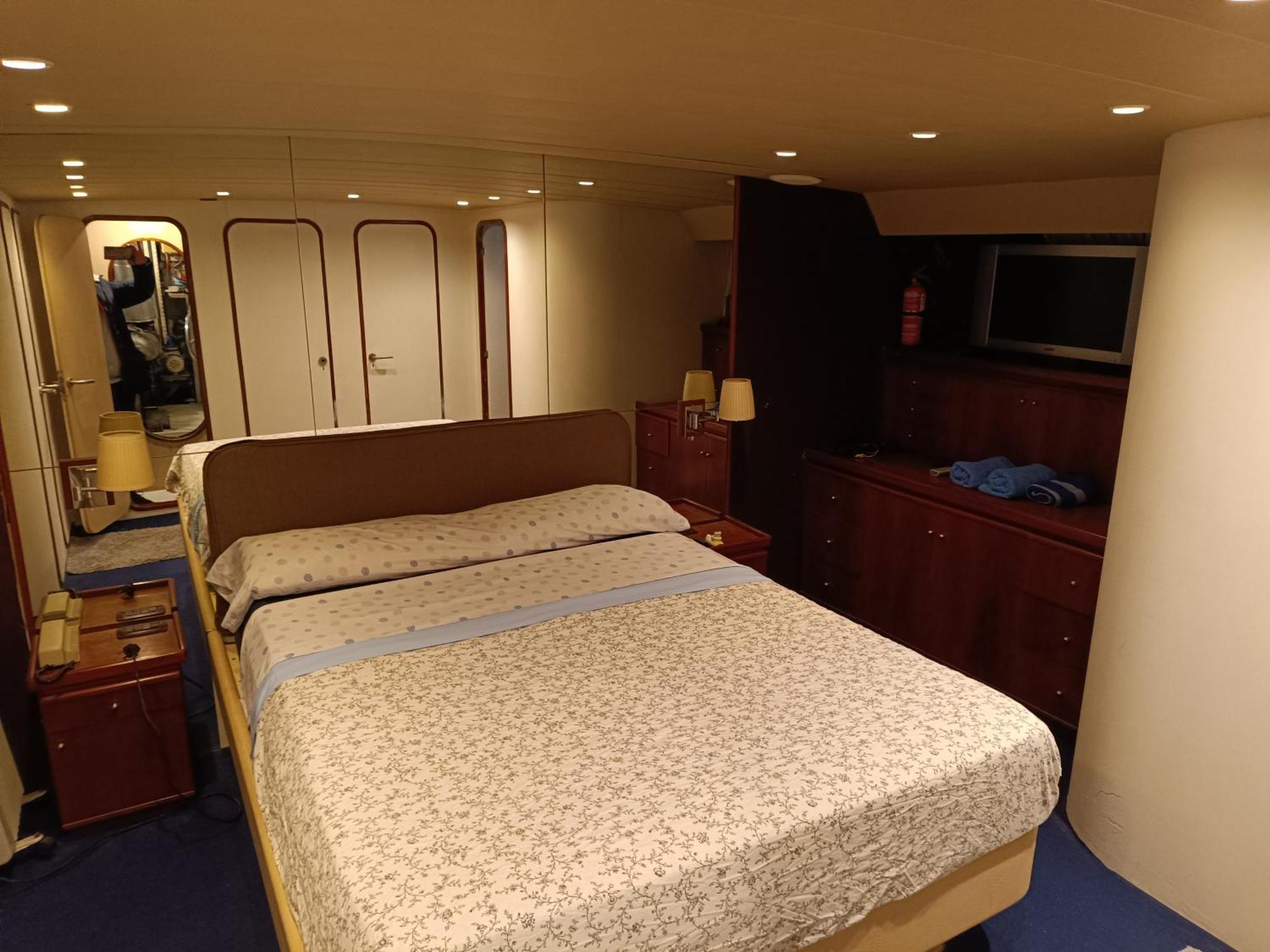 Amazing Boat To Sleep In Barcelona Hotel Sant Adria de Besos Exterior photo